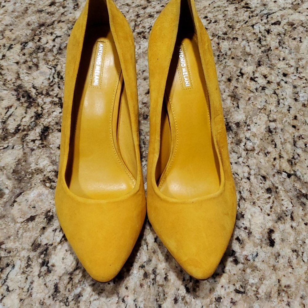 Ladies shoe - Picture 2 of 6